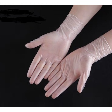 Guantes de vinilo desechables para la limpieza.