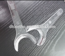 cheek retractor
