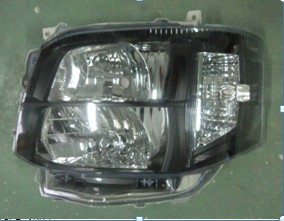 High Quality Toyota Hiace 2011 HID Head Lamp-black
