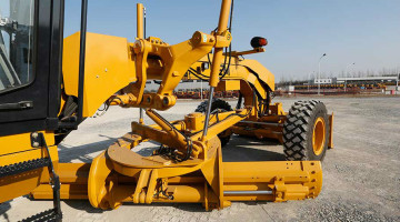 Graders SEM922AWD for Poor Road Working Condition