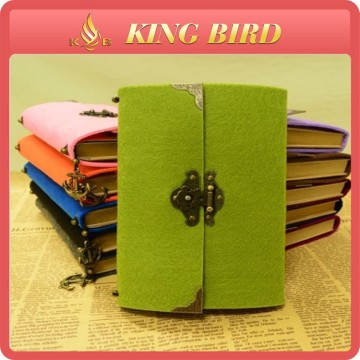 Handmake wool felt wallet in green