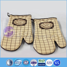 Heat resistant printed cotton oven glove