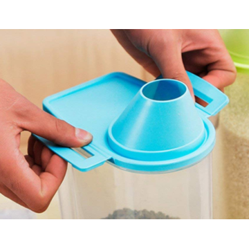 Pet Food Dispenser with Seal Buckles