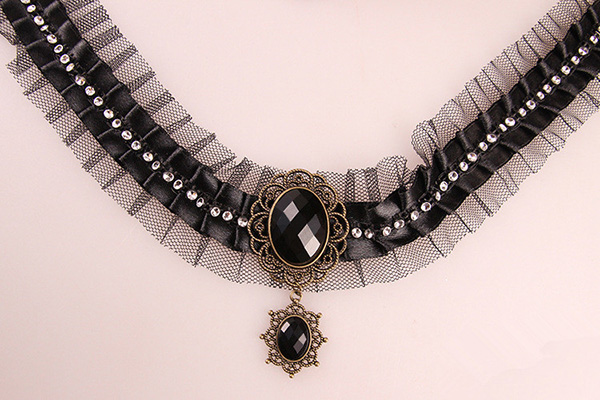 Ribbon necklet