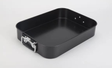 The Turkey roasting tray has a large capacity
