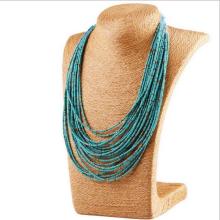 Characteristic exaggerated necklace, covering necklace