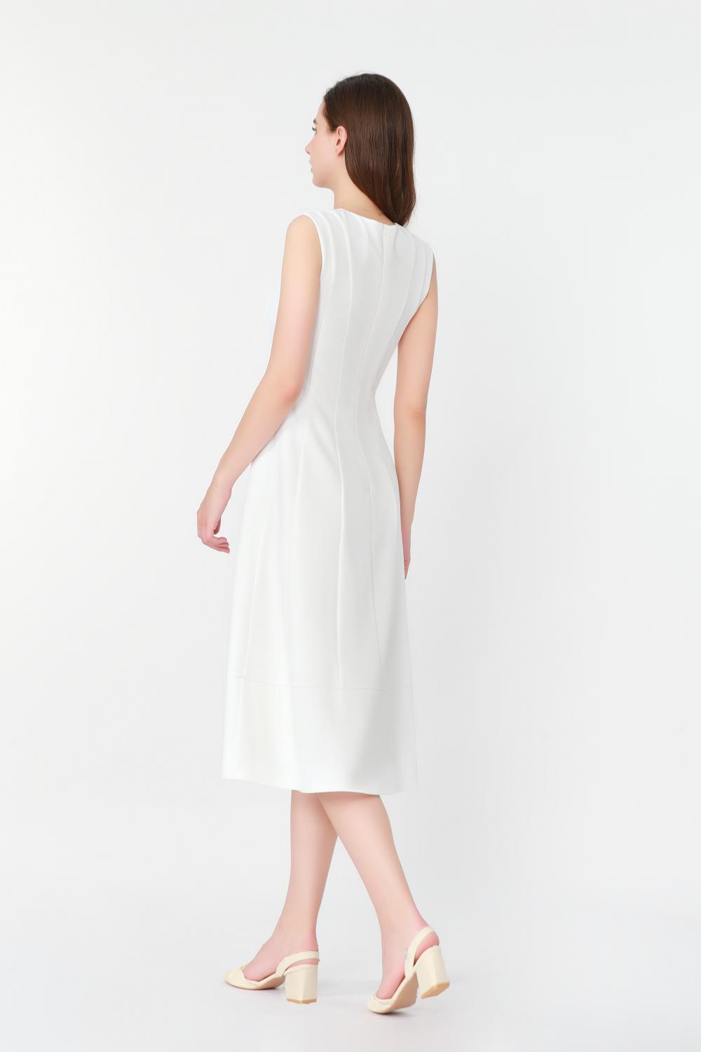 Vestido branco de malha sem mangas deco