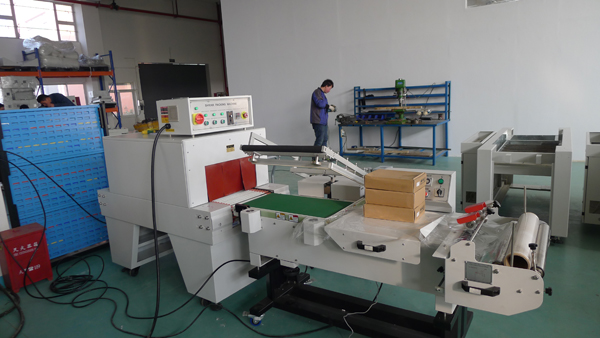 Semi Automatic heat sealing Shrink Wrap Machine by POF material , shrink wrapping machine supplier