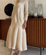 Fall Collection: Stylish Solid Color Pleated Plus Size Abaya for Muslim Women - One Size Fits All, Perfect for Casual Occasions