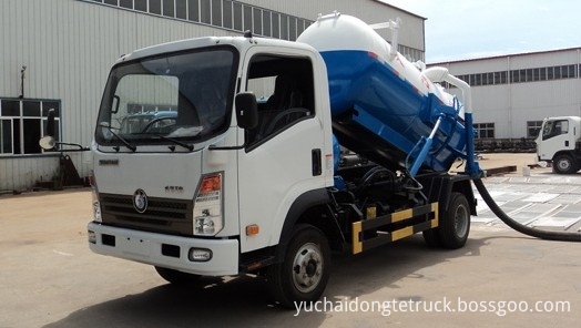 Right Hand Drive Sewage Cleaner Dongfeng Vacuum Tank Trucks