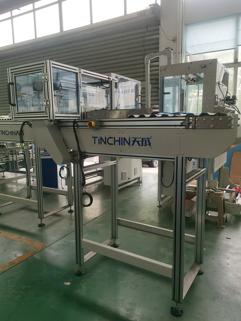 Mașină de ambalare a capacelor din plastic