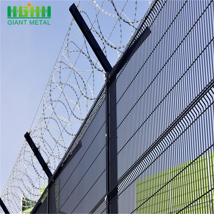 2018 Airport Queue Fence with Razor Wire