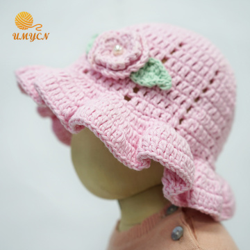 Bonnet en tricot fait main au crochet doux