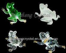 various clolor Crystal Animal Figurines of lovely frogs