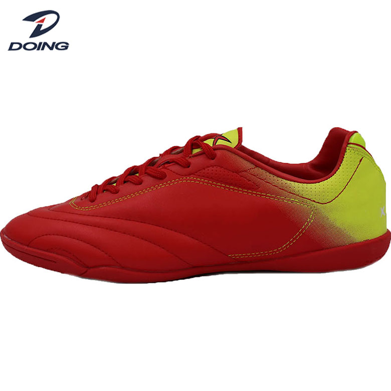 China manufacturer pu lightweight sport football shoes soccer boots