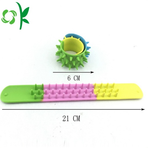 Unico braccialetto di schiaffo in silicone con riccio morbido spinato