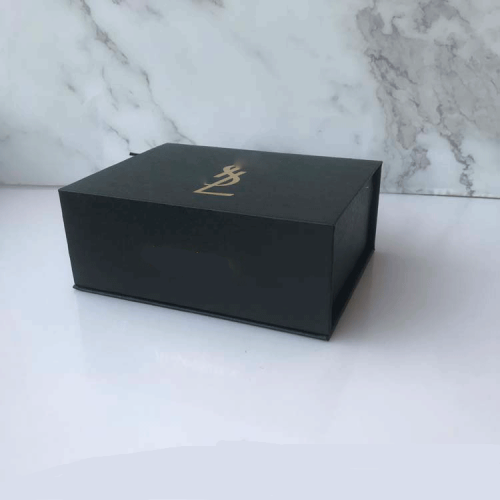 Luxe zwart magnetische papieren doos Gold Logo