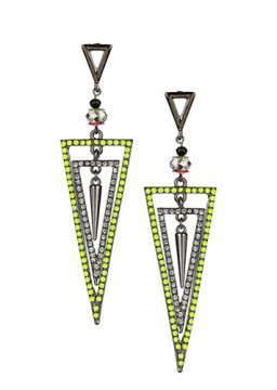 Sharp long triangle drop earrings with green and bright diamond
