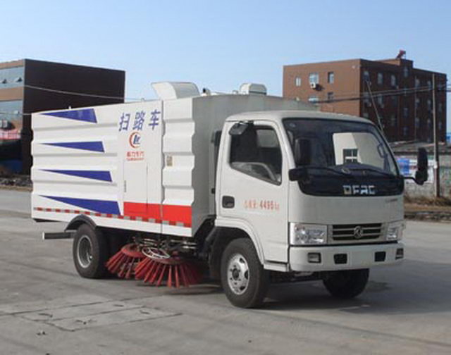 DFAC Duolika 5.5m3 Vacuum Road Sweeper