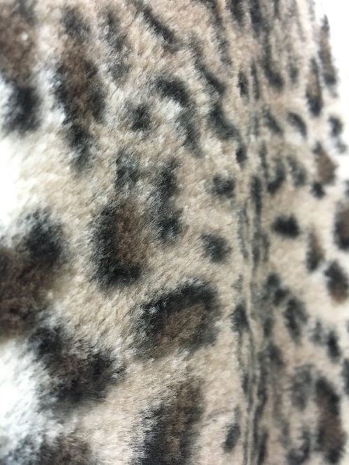 Cappotto in pelliccia sintetica con stampa leopardata