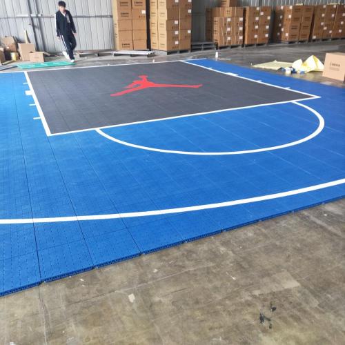 Campo da basket portatile con materiale PP durevole e colorato motivo di superficie