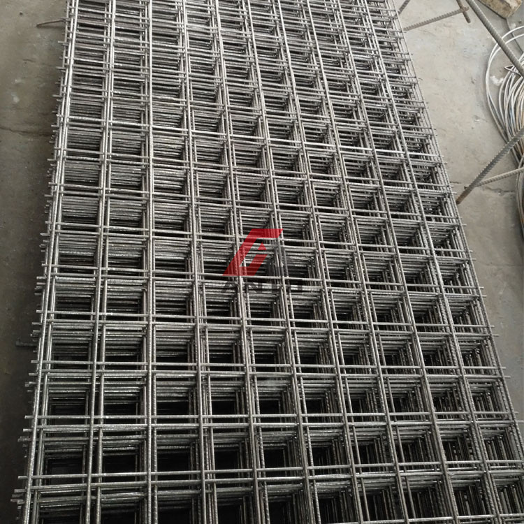 welded wire mesh fence