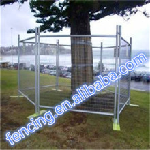 Temporary fence post base/removable metal fencing posts