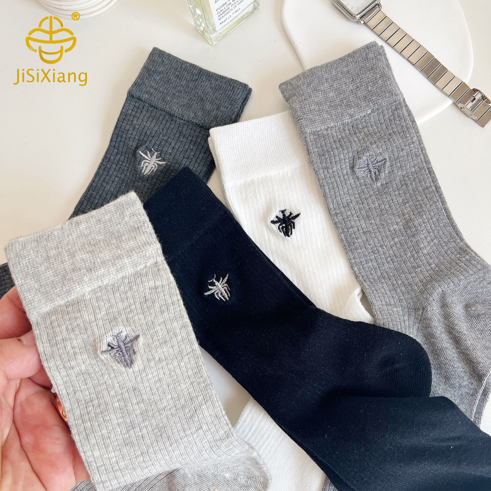 중간 길이의 자수 양말 Mid length embroidered socks