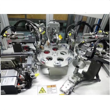 Hardware fittings assembly machine