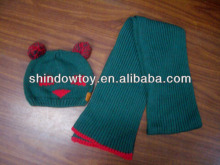 Simple custom beanie knitted hat and scarf deep green bear head hat
