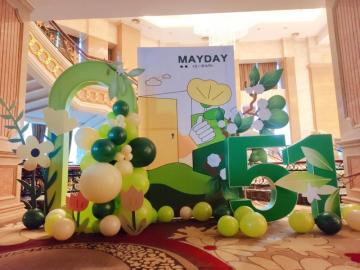 labor day scene decoration balloons