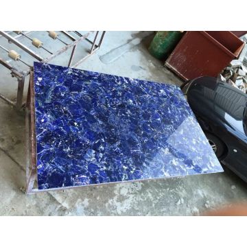 Piring sodalite biru tembus cahaya atau Tidak tembus cahaya