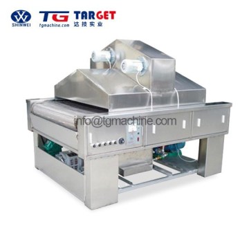 Oil spraying machine for biscuit