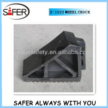 Car wheel chocks with handle