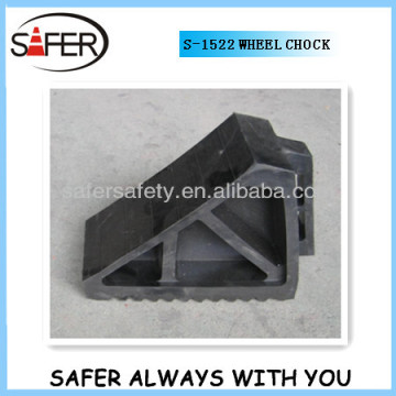 Car wheel chocks with handle