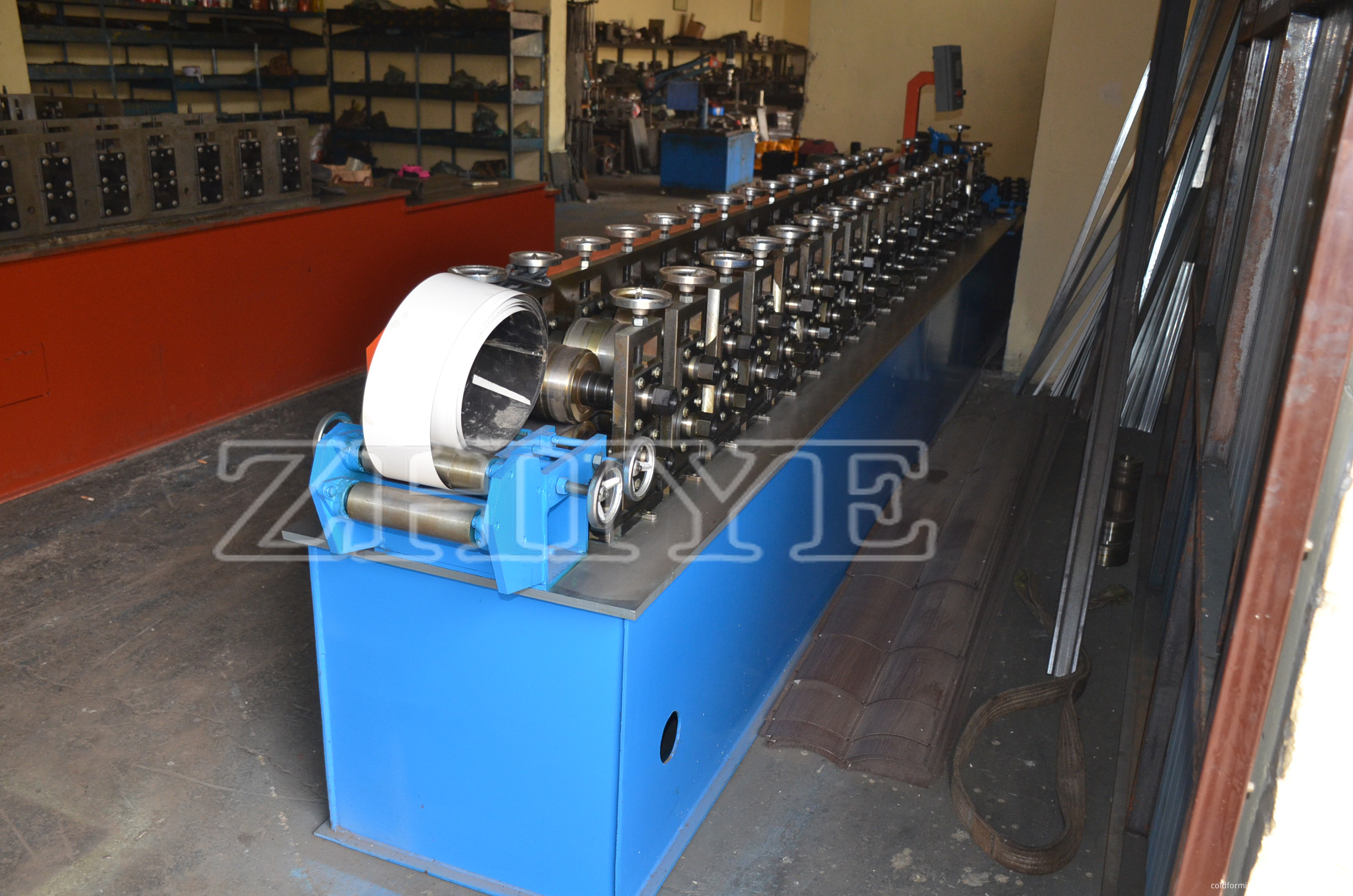 L angle roll form machine