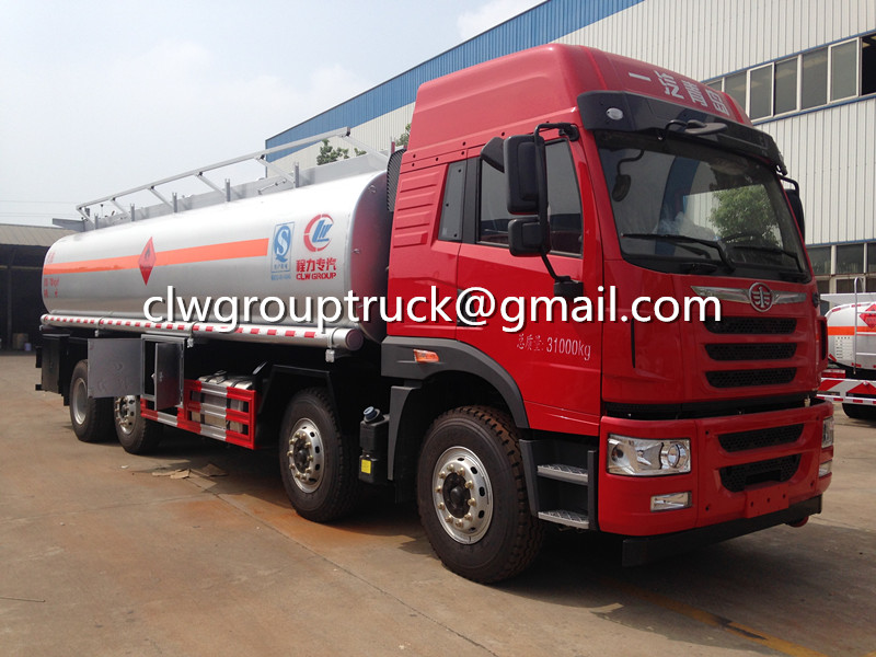 FAW 8X4 23000-26000Litres شاحنة نقل الوقود الثقيلة