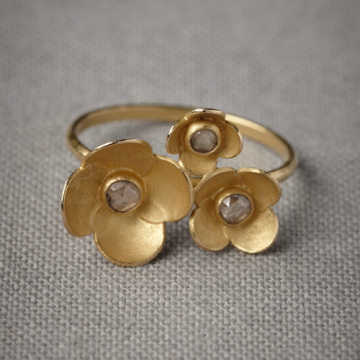 Hot sell fashion charms gold plated flower and dimonds ring