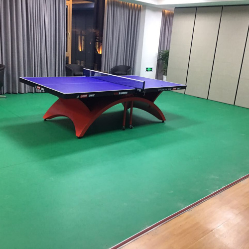 Uso de suelo de pista de tenis de mesa para competición internacional