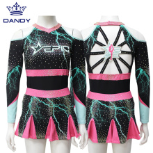 Conception personnalisée uniformes de cheerleading de filles de haute qualité