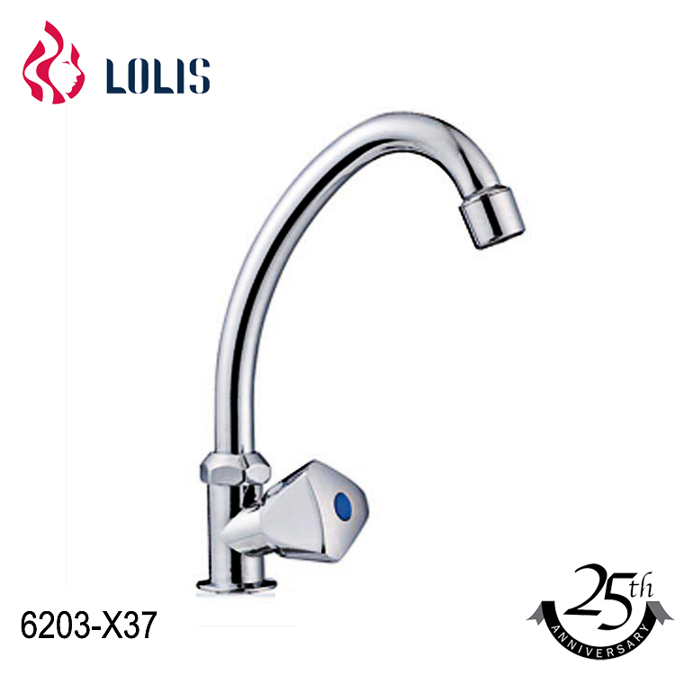 Competitive price deck mounted water faucet single handle kitchen sink mixer tap