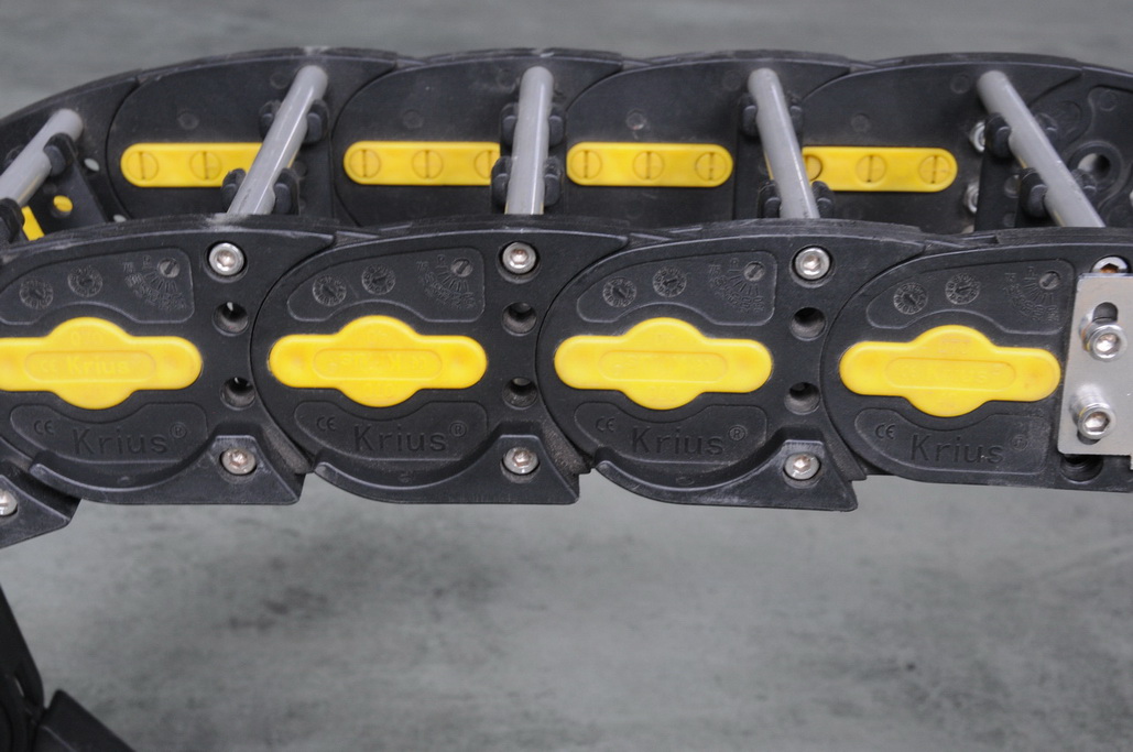 Plastic drag chain with aluminum bars Plastic drag chain with aluminum bars