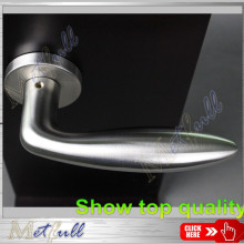 Value-priced Bulbous Hollow Lever Handle