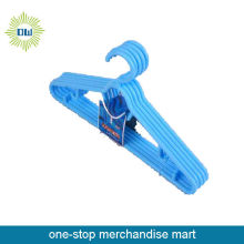 5pc plastic form hanger