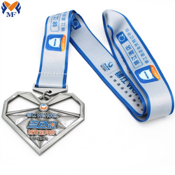 Precio de medalla deportiva de forma de corazón personalizada