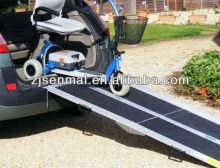 Aluminium tri-folding loading ramp