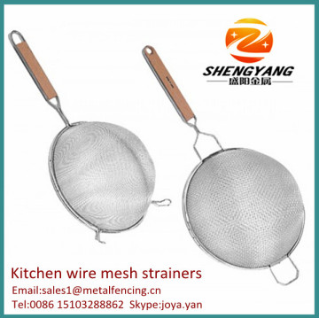 Fashion healthy restaurant sturdy dumpling strainers household noodle strainers stainless steel food grade wire mesh strainers