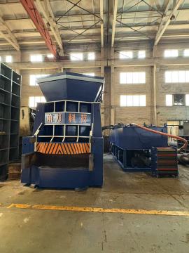 Scrap metal cutting container shear