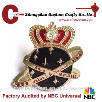 Cheap unique crown lapel pin