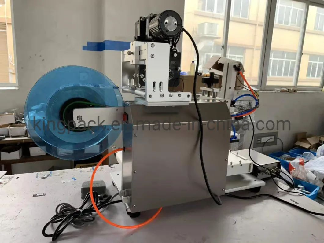 Semi Automatic Flat Bottle Labeler Labeling Capping Packing Machine with Ce